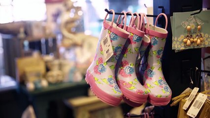 Kimberly Schlapman Promotes New Oh Gussie Line at Cracker Barrel