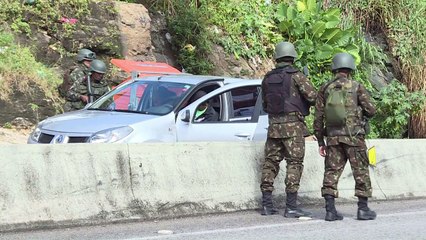 Al menos dos muertos en operación militar en Rio de Janeiro