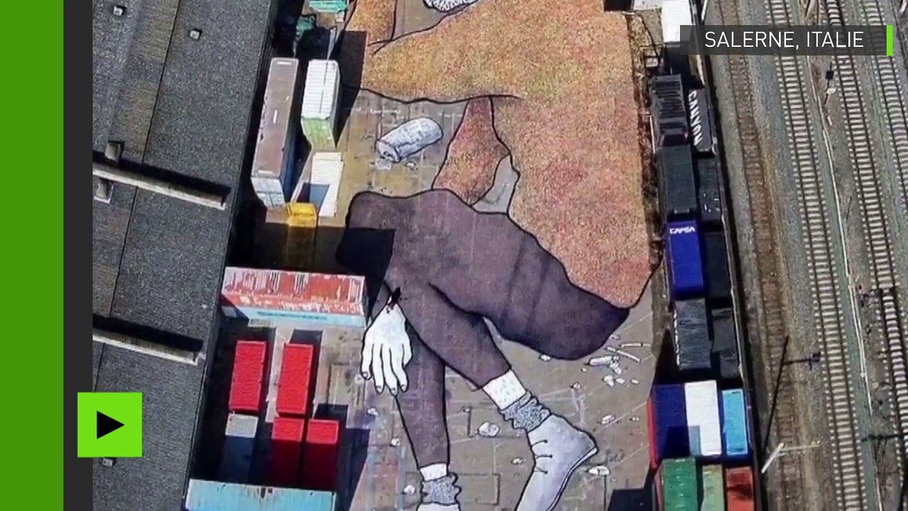 Un couple français expose ses fresques monumentales sur les toits italiens (images aériennes)
