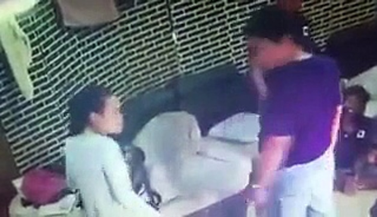 Video pegawai imigresen belasah warga asing