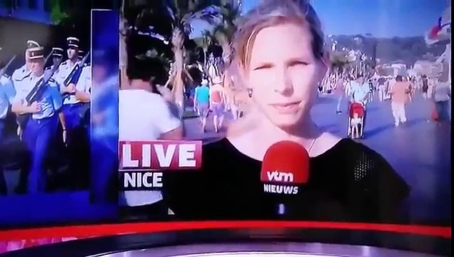 Canlı Yayında Yanındaki Kızın Eteğini Kaldıran Genç