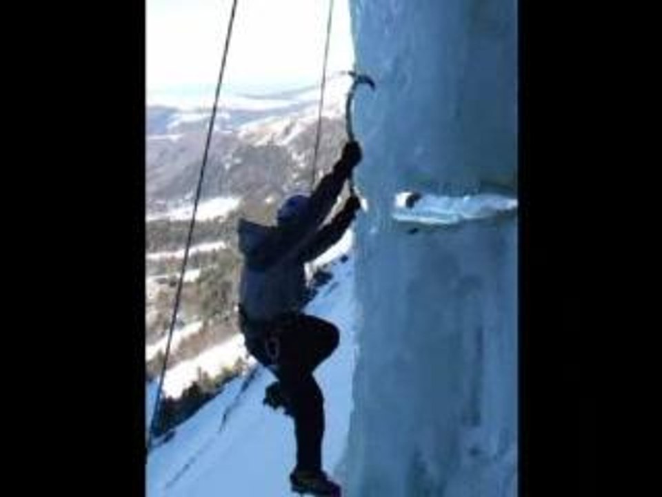Cascade de glace au Montdore en auvergne
