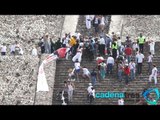 Riña entre activistas y policías en la Piramide del Sol en Teotihuacán