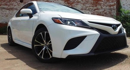 2018 Toyota Camry VS Mercedes-AMG GT