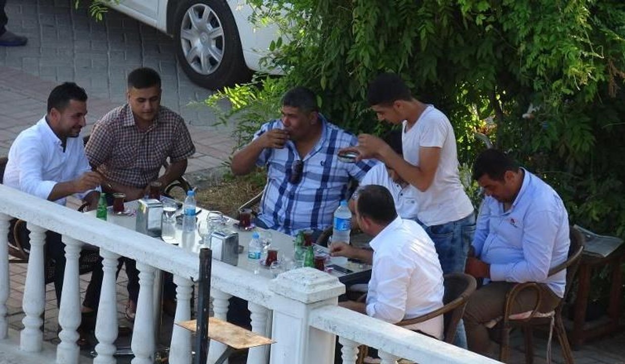İntihar girişimini çay içerek izlediler