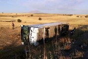 Direksiyon Hakimiyetini Kaybeden Yolcu Otobüsü Devrildi: 26 Yaralı