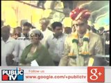 Yaduveer coming with Pramoda Devi in Mysore palace