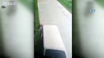 Minibüs kadına böyle çarptı