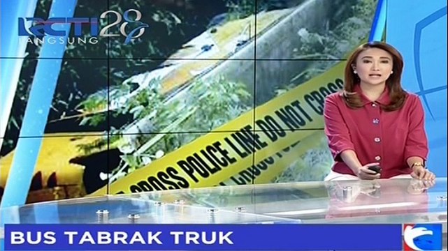 Berhenti Mendadak, Sebuah Bus Ringsek Tabrak Truk di Jomba Jawa Timur