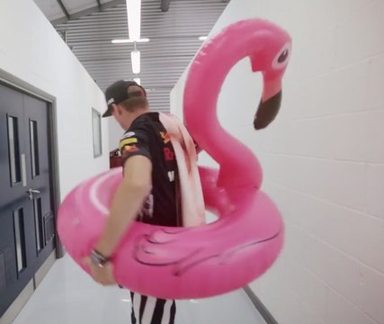 VÍDEO: Daniel Ricciardo y Max Verstappen se van de vacaciones ‘cargaditos’