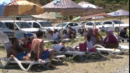 Sıcaklar, Denizi Olmayan Kentte Hazar Gölü'nü Doldurdu