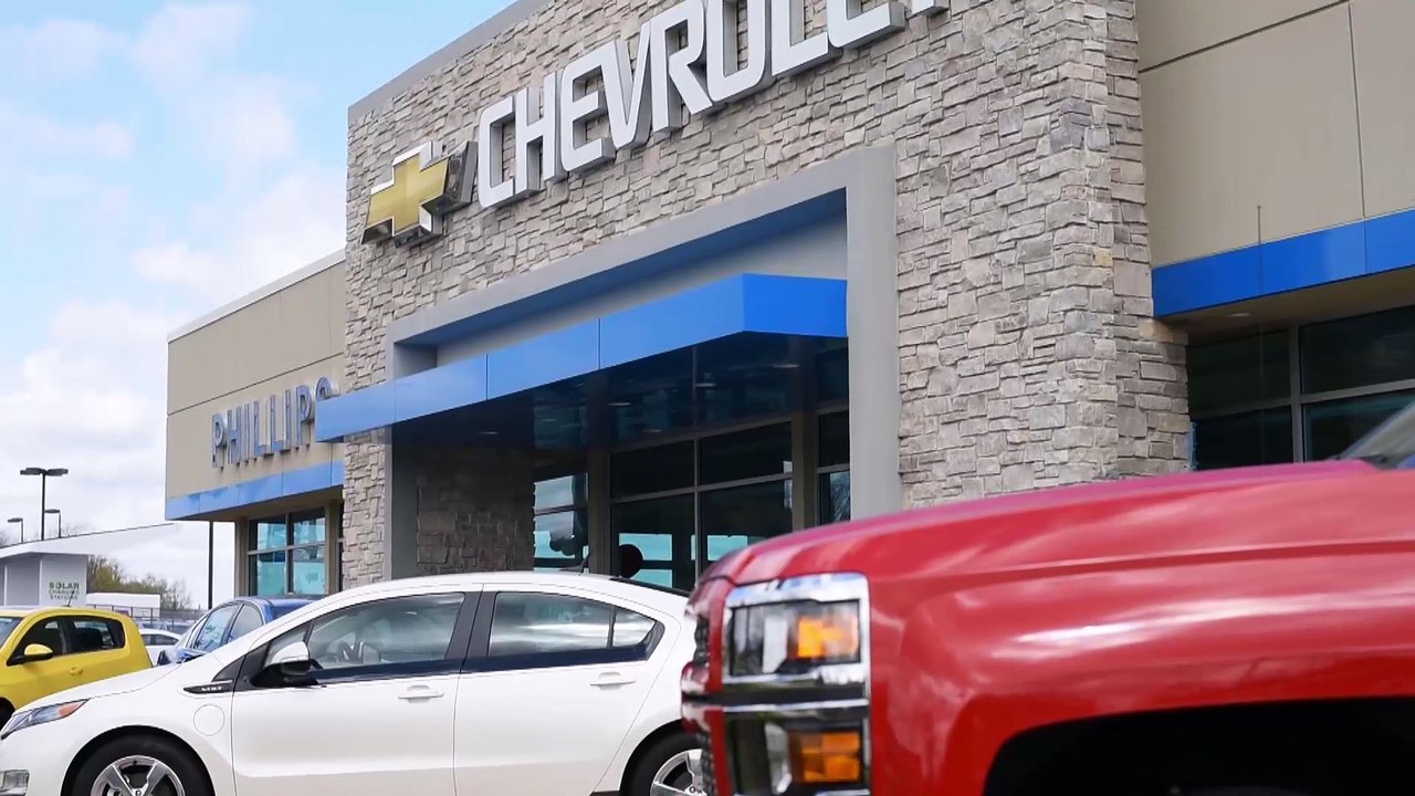 GM recalls 700,000 Chevy and GMC trucks