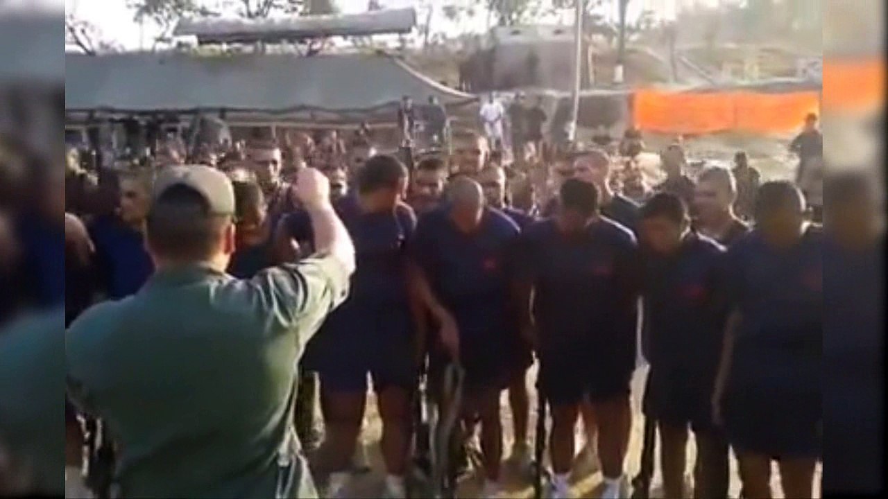 comandante del ejercito le predica a sus soldados