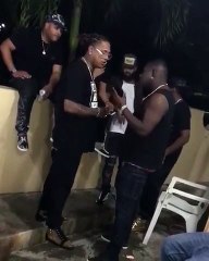 Tremendo pleito que armaron dos artistas en casa de este Famoso cantante, No van a creer quienes son a la esposa casi le