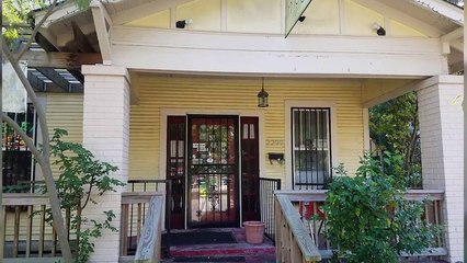 Baby Shows BUTTHOLE to Diners At Vegan Cafe - What's Trending Now!