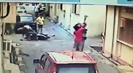 Snatching fail thief caughf by public