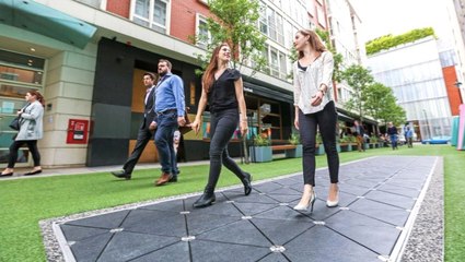 Londra'daki Akıllı Sokak, Üzerinden Yüründükçe Enerji Üretiyor