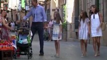 Los Reyes introducen a sus hijas en el universo de Miró y Picasso en Mallorca