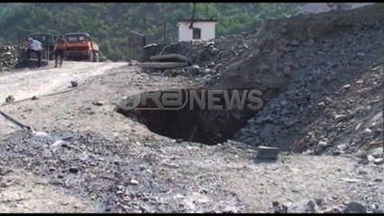 Ora News - Shembet rruga në Bulqizë, furgoni rrëzohet në humnerë