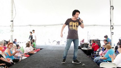 Sean Spiteri sings 'Feeling In My Body' Elvis Week 2014 video
