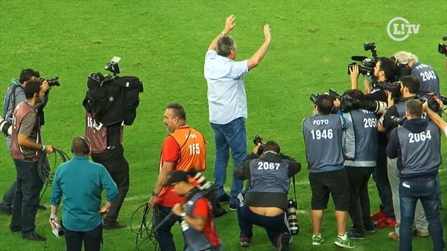 Abel recebe homenagem emocionante da torcida do Fluminense; veja