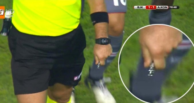 Beşiktaş-Konyaspor Maçında Bir Taraftar, Sahaya Bıçak Attı