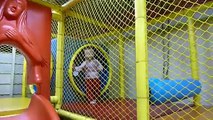 Et balle des balles pour amusement amusement drôle grande intérieur enfants plus Nouveau fosse Cour de récréation diapositives avec