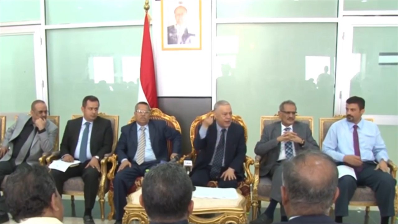 محافظ عدن يرفض الوصاية ويوجه رسائل للإمارات