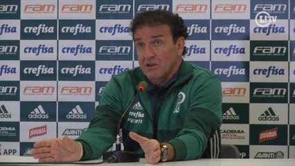 Cuca analisa derrota e elogia retorno de Moisés; assista