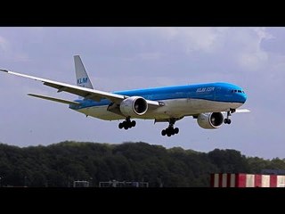 Скачать видео: Plane Avoids Rocky Landing at Amsterdam Airport