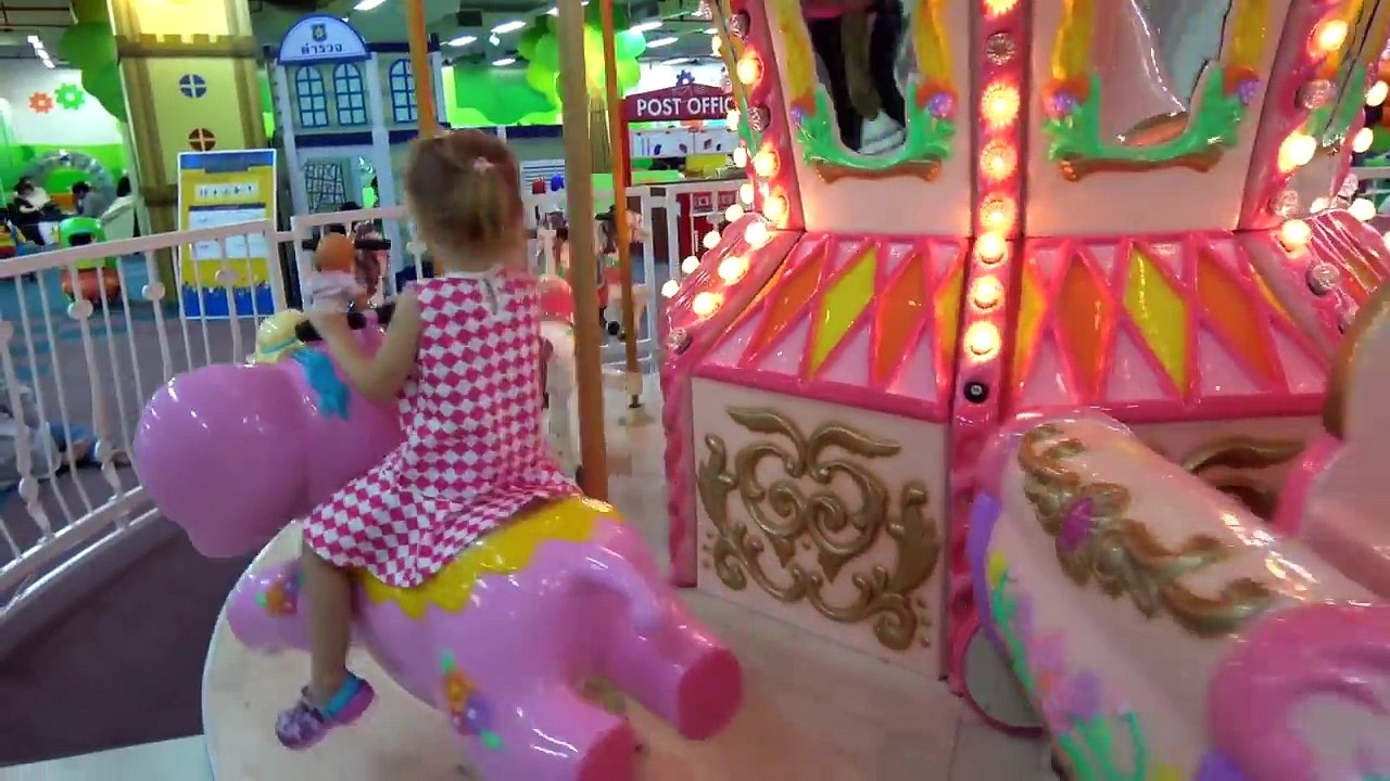 Learn colors with shopping and Crying Baby Born Doll Nursery Rhyme Song for children and babies