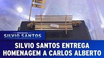 Silvio Santos entrega homenagem a Carlos Alberto de Nóbrega