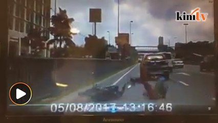 Bergesel hingga jatuh, pemandu kereta selamba pergi