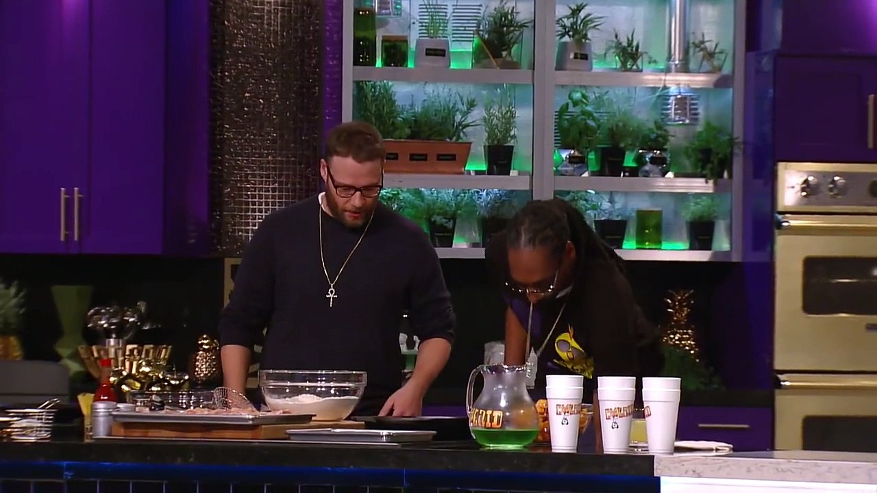 Wiz Khalifa & Seth Rogen Make Delicious Fried C...