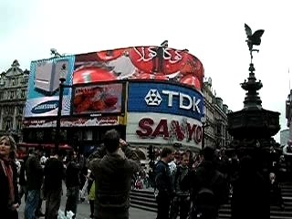 Piccadilly Circus avec Limousine à LONDON