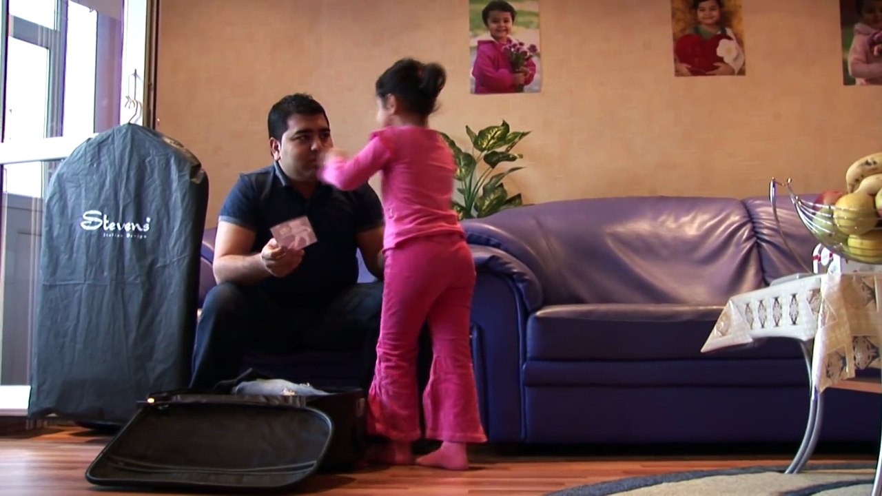 LIVIU PUSTIU - IAR SUNT LA AEROPORT ( OFICIAL VIDEO )