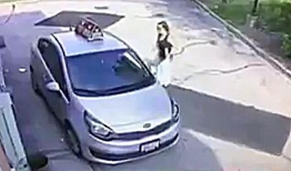 Kaşla göz arasında arabayı çaldı