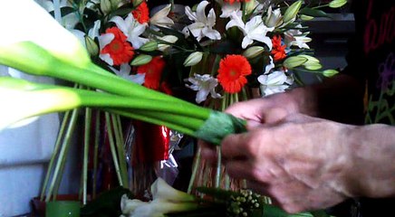 Así elaboramos los ramos de novia con calas