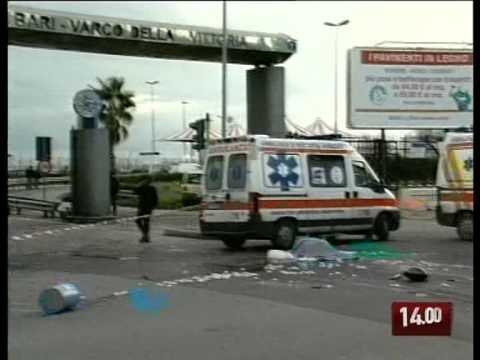 TG 19.12.09 Bari, incidente tra un tir ed un motorino: muore un 20enne