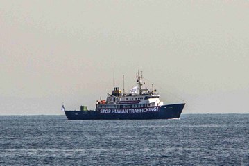 Un bâteau anti-migrants en Méditéranée