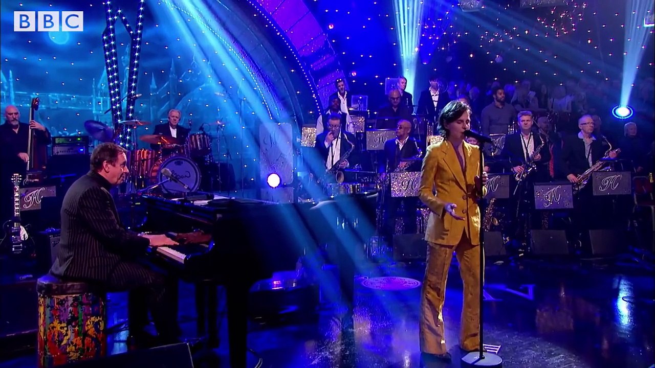 Christine & The Queens with Jools & His Rhythm & Blues Orchestra Sign Your Name