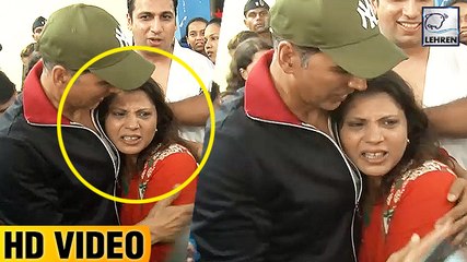 Akshay Kumar's CRAZY Female Fan Crying For Selfie