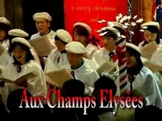 Aux Champs Elysees par une chorale Japonaisse