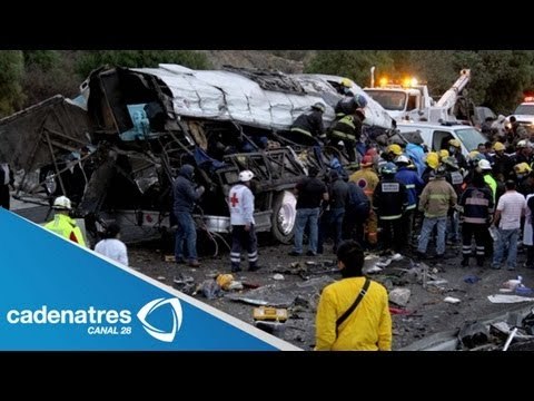 Autobús causa la muerte de 8 peregrinos al volcarse en Villa del Carbón