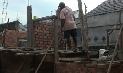 Anak Kuli Bangunan Ini Berhasil Lulus Jadi Anggota Polisi