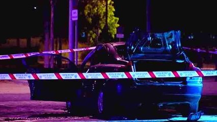 Levantan el cadáver hallado en un coche incendiado en Sevilla