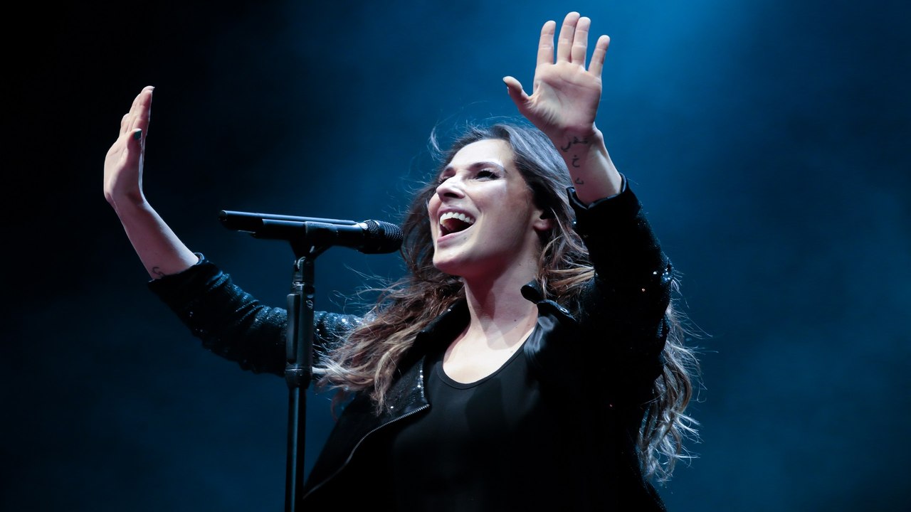 El huracán Malú triunfa con su concierto en Starlite