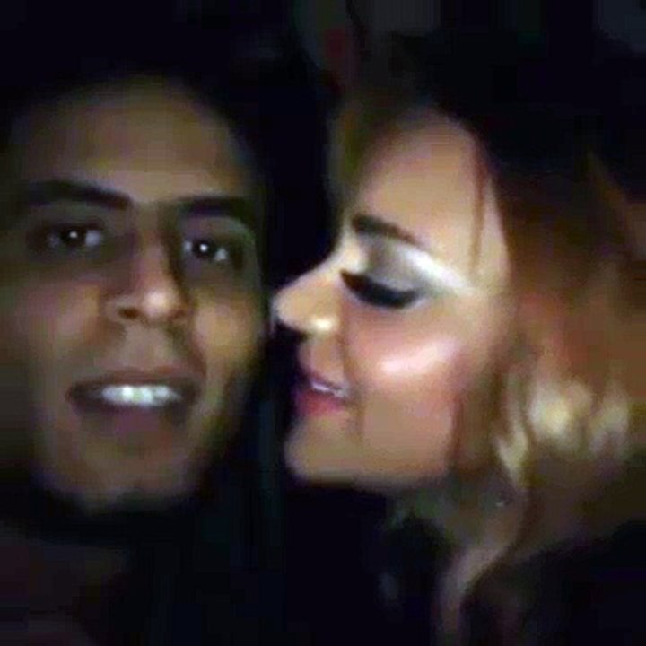 منال عمارة تبوس في "salam mr"