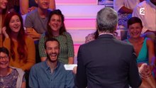 Oups ! Nagui a vu la culotte de ces deux candidates dans le public !
