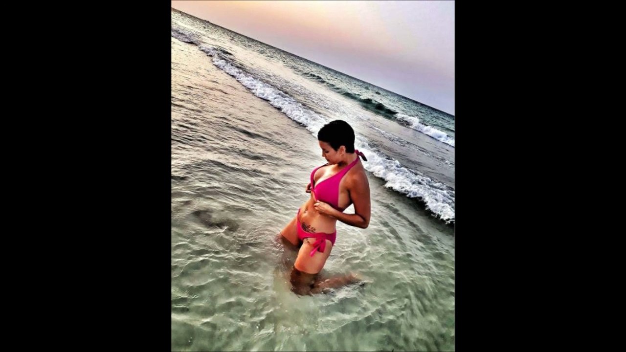 Haifa Fehri هيفاء فهري تستعرض وشمها الجديد على شواطئ جربة